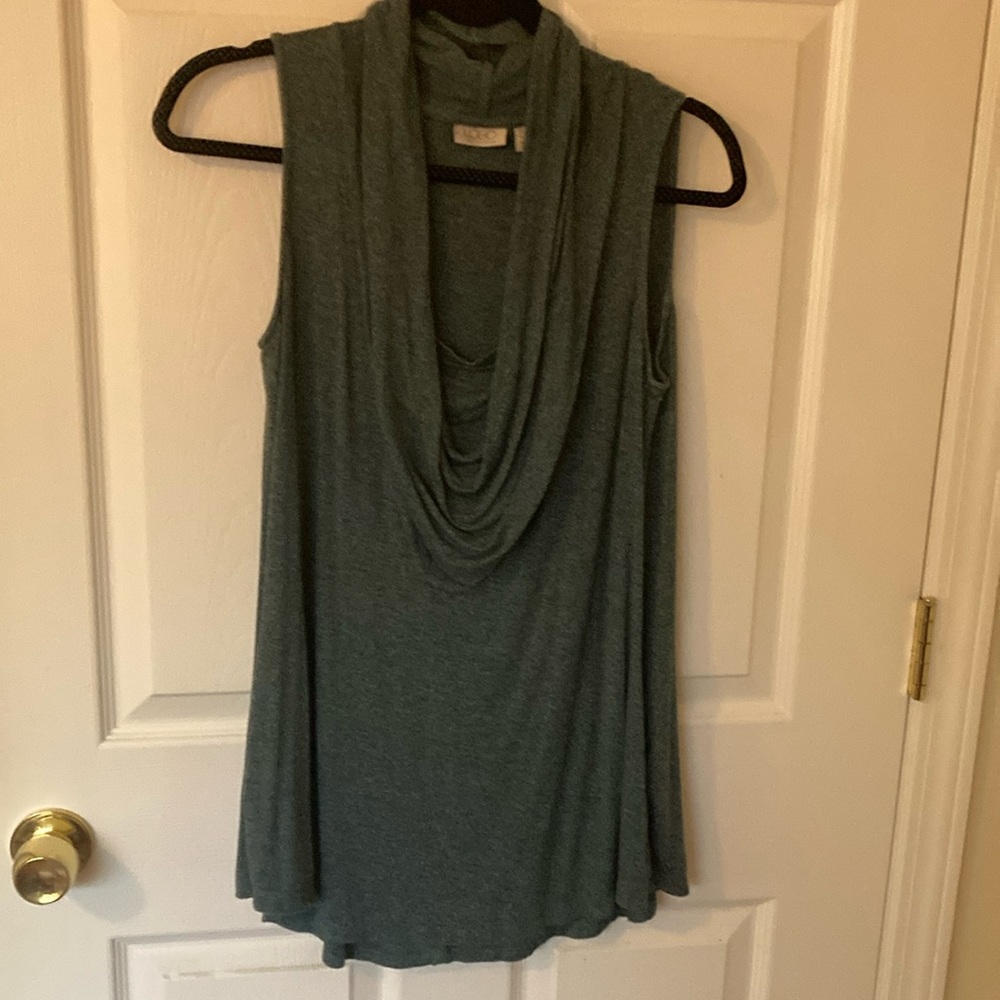 Logo by Lori Goldstein size XS blue/green tank top